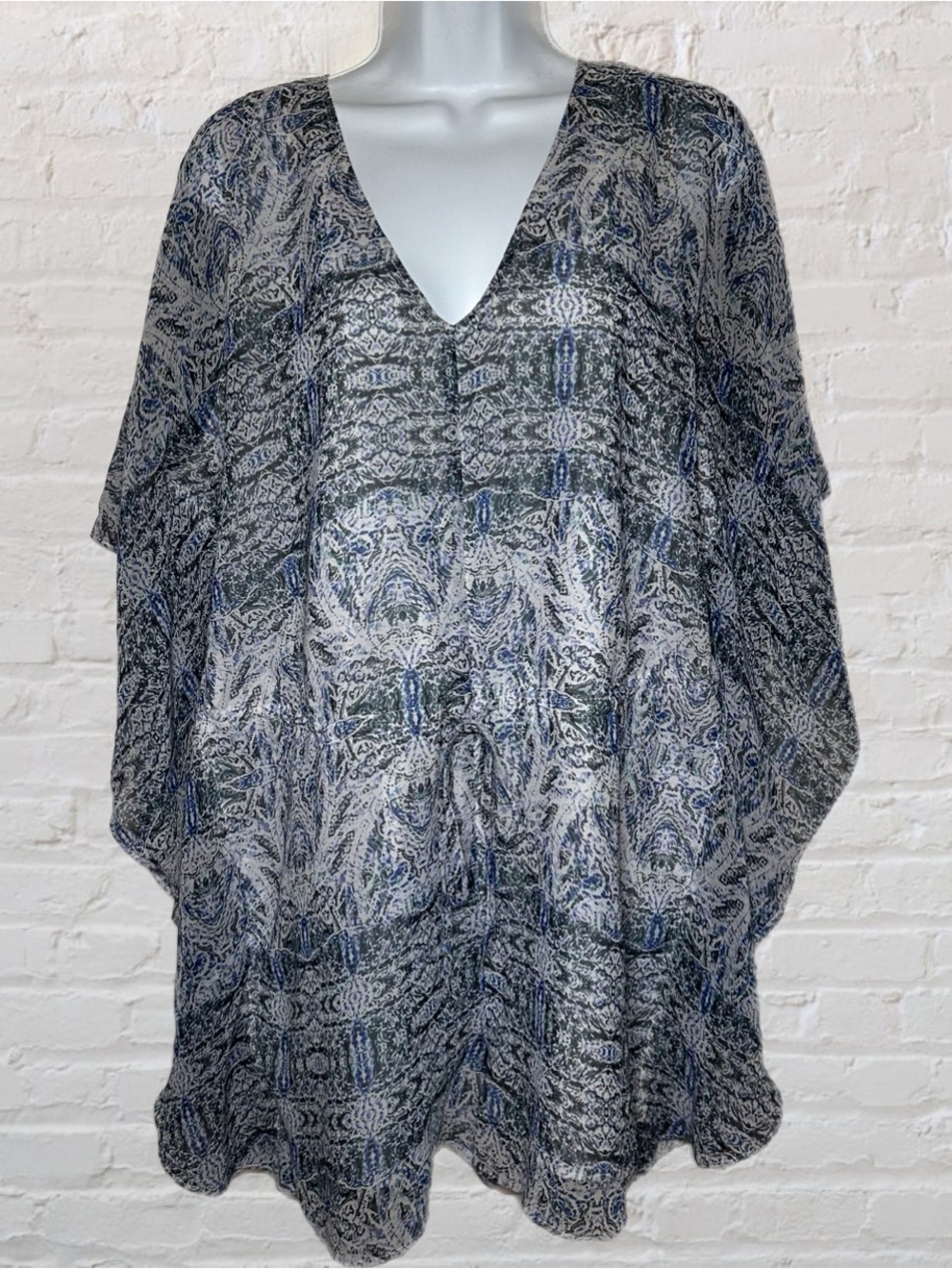 BCBGeneration Multi Blue Paisley Deep V Flowy Sleeve Romper Women’s Size Small
